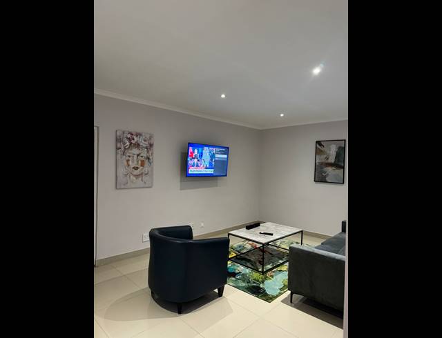 9 BEDROOM FREESTANDING FOR SALE IN TABLE VIEW